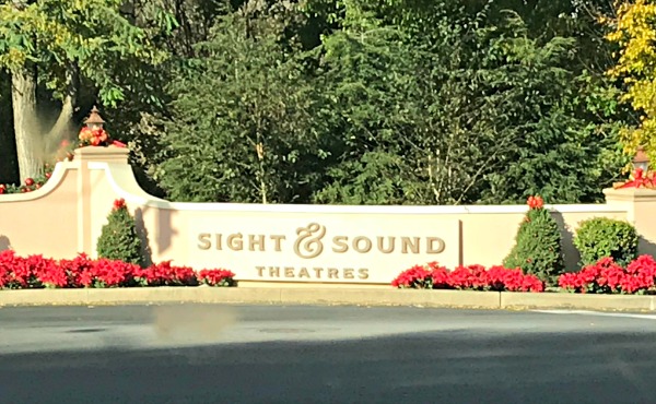 Sight & Sound Theaters, Lancaster PA & Branson MO, brings Miracle of Christmas to life on stage now through December 30, 2017.